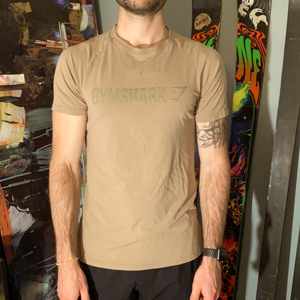 Gymshark beige logo tee